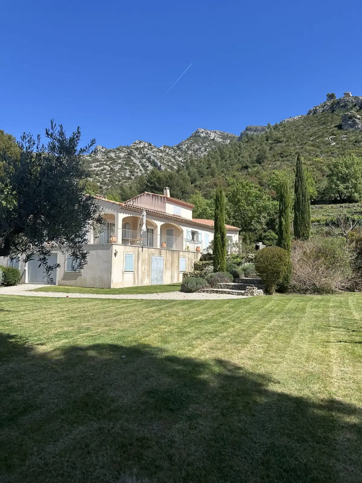 Villa et jardin à Aubagne, vue sur le massif